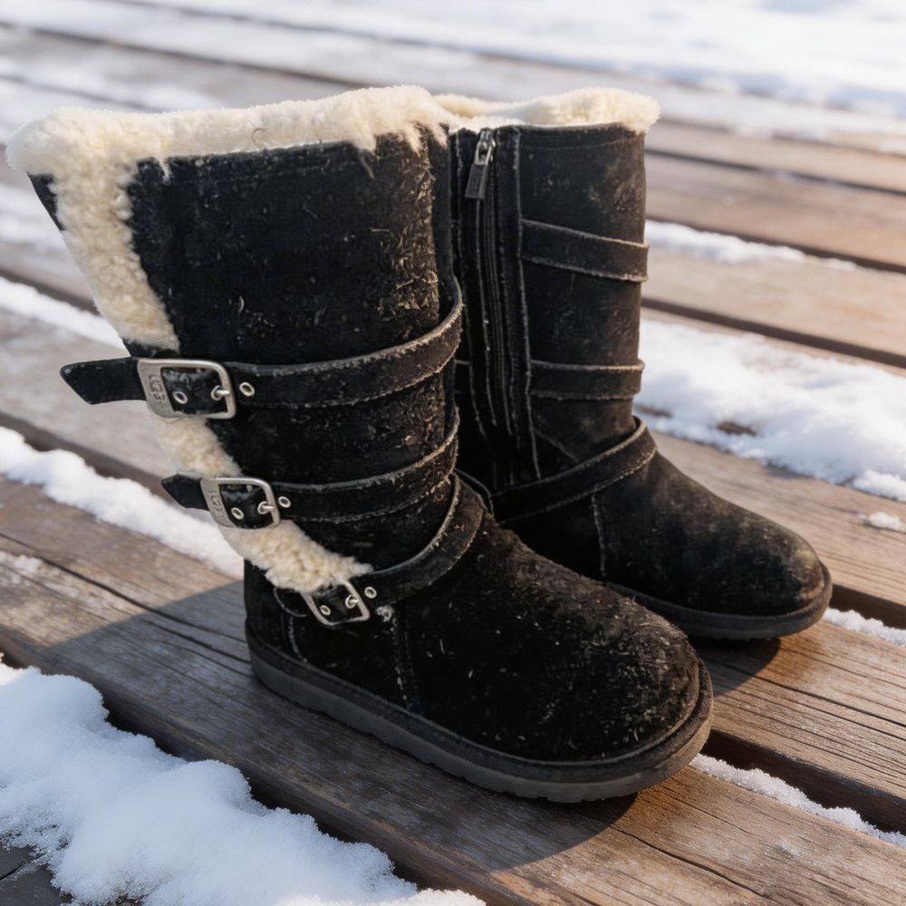 UGG WOMENS BOOTS SIZE 4 BLACK